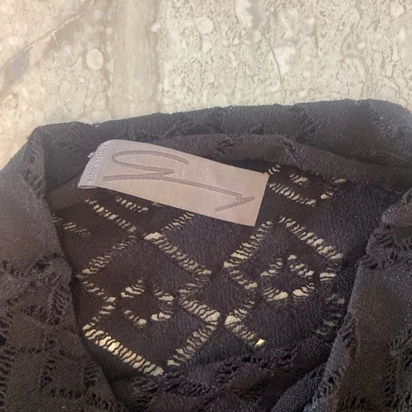 Black la ligne cutout detail mock turtleneck sleeveless top - Picture 2 of 3